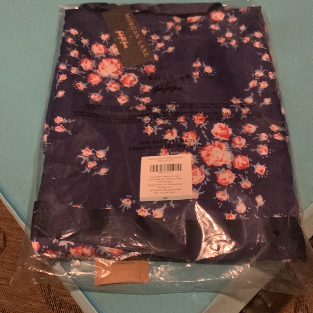 Morgan Lane 💙💙💙 Satin Robe❤️‍🔥 - Picture 6 of 6